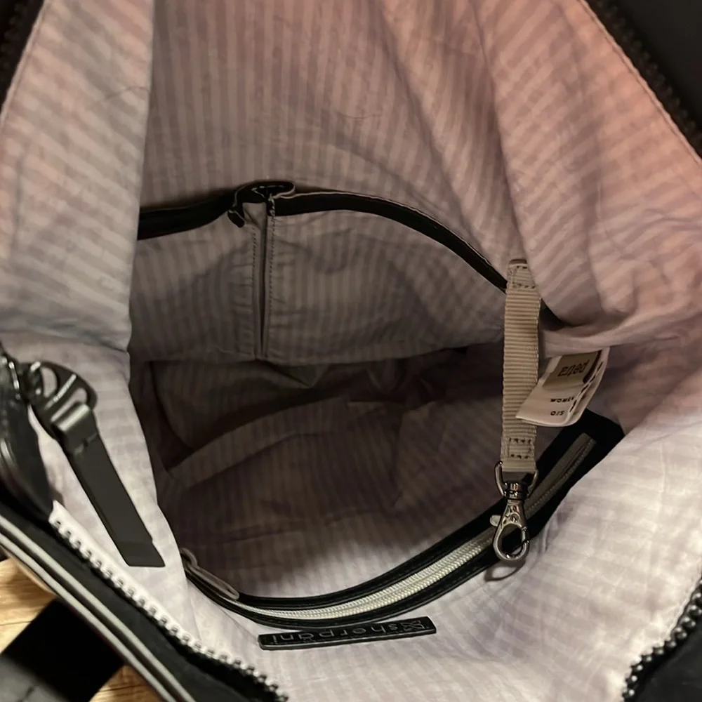 Sherpani Petra Crossbody Black Foldover Top Like New Condition